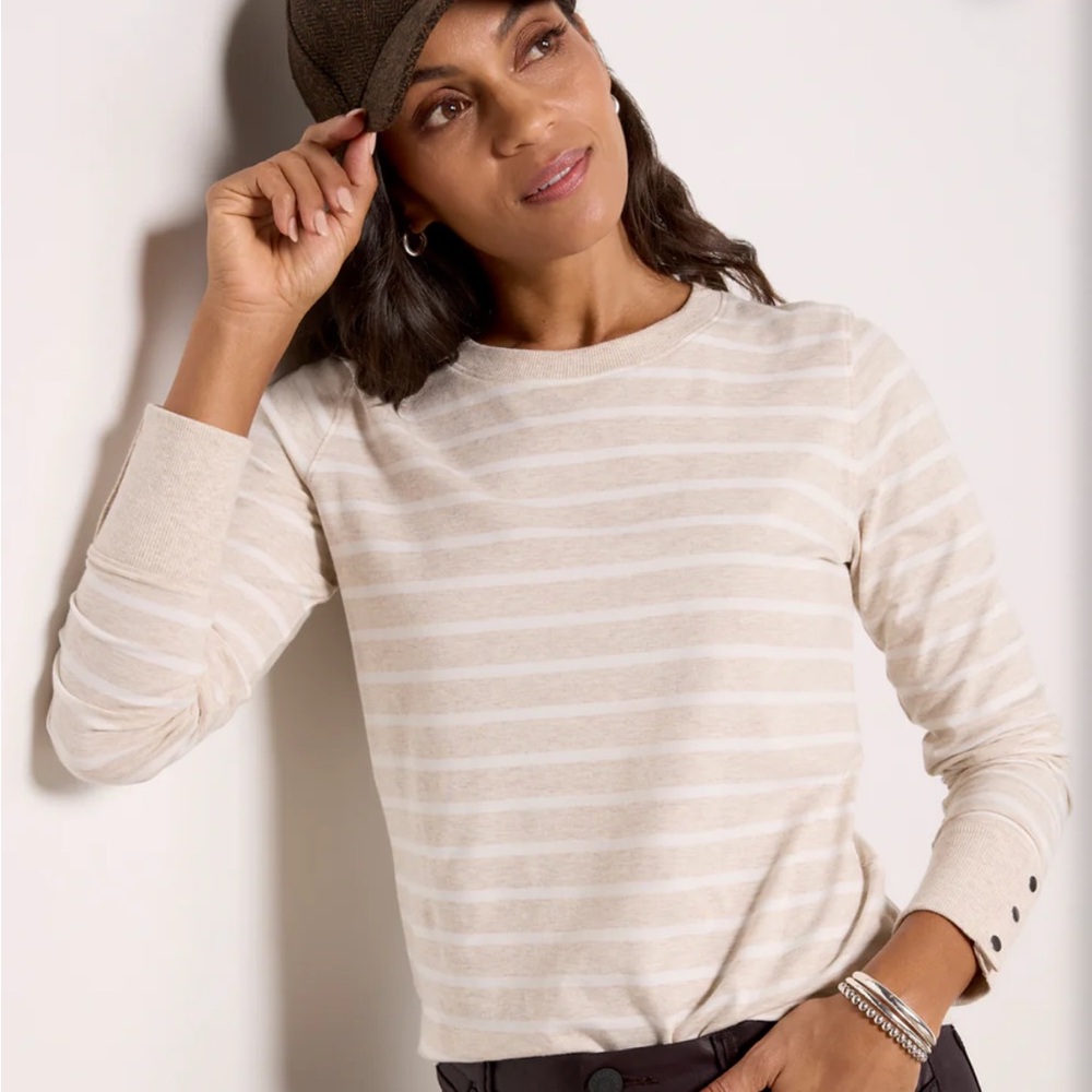 Evereve Peyton Snap Cuff Tee